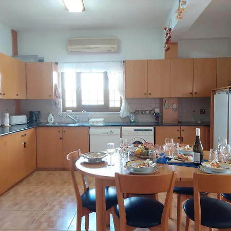 别墅 4 Bd Villa By Golden Bay Beach In Pyla *